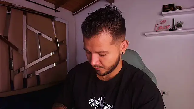 Snapshot of mister_miike chatting on September 12, 2025, 3:06 am mister miike online show from September 12, 2025, 3:06 am