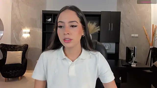 Snapshot of BrennaWalker chatting on January 4, 2025, 7:13 pm BrennaWalker online show from January 4, 2025, 7:13 pm