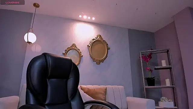 Snapshot of BrennaWalker chatting on February 27, 2025, 6:18 am BrennaWalker online show from February 27, 2025, 6:18 am