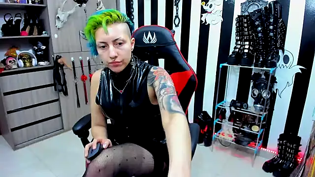 Snapshot of Mistress_Yelena chatting on January 14, 2025, 12:22 am Mistress Yelena online show from January 14, 2025, 12:22 am