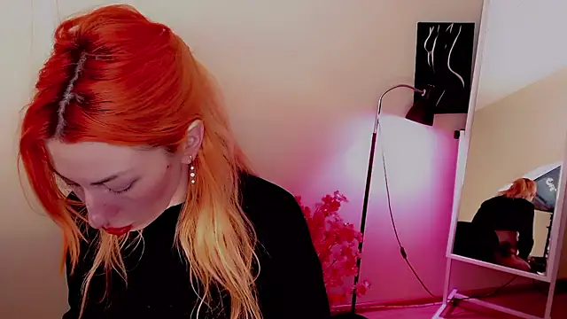 Snapshot of AnnieGOld_ chatting on December 7, 2024, 10:39 pm AnnieGOld online show from December 7, 2024, 10:39 pm