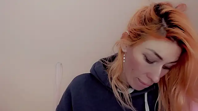 Snapshot of AnnieGOld_ chatting on January 6, 2025, 9:19 am AnnieGOld online show from January 6, 2025, 9:19 am