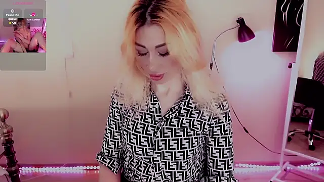 Snapshot of AnnieGOld_ chatting on February 22, 2025, 11:03 pm AnnieGOld online show from February 22, 2025, 11:03 pm