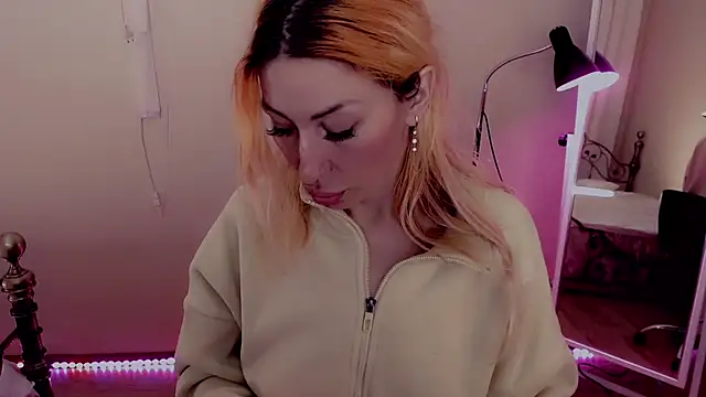 Snapshot of AnnieGOld_ chatting on February 27, 2025, 10:20 pm AnnieGOld online show from February 27, 2025, 10:20 pm