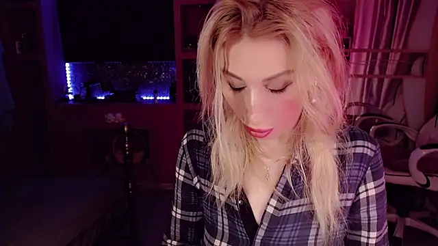 Snapshot of AnnieGOld_ chatting on September 16, 2025, 7:59 pm AnnieGOld online show from September 16, 2025, 7:59 pm