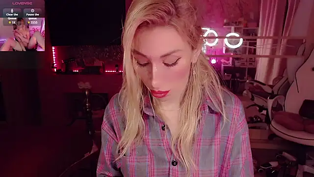 Snapshot of AnnieGOld_ chatting on September 28, 2025, 10:26 pm AnnieGOld online show from September 28, 2025, 10:26 pm