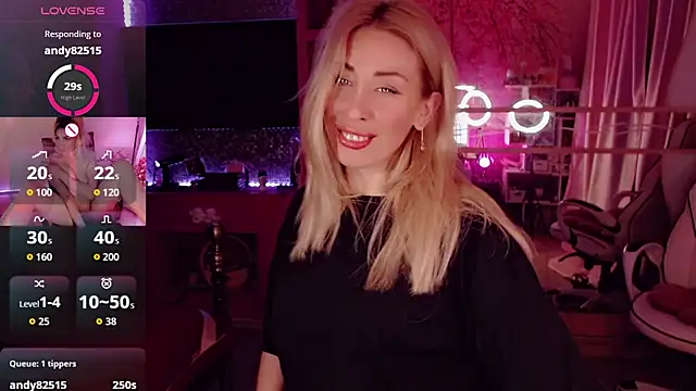 Snapshot of AnnieGOld_ chatting on October 4, 2025, 11:25 pm AnnieGOld online show from October 4, 2025, 11:25 pm