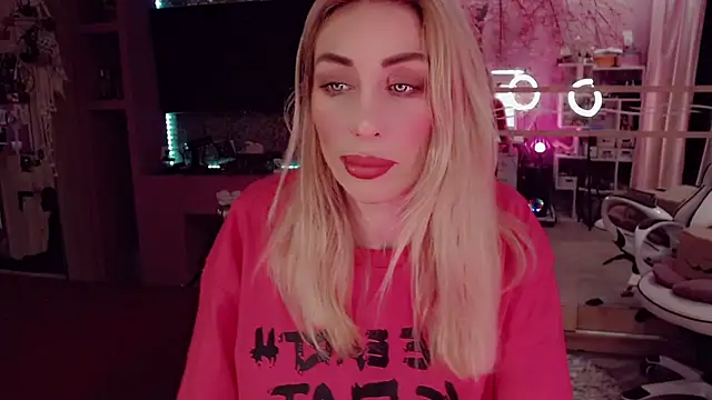 Snapshot of AnnieGOld_ chatting on October 13, 2025, 6:19 pm AnnieGOld online show from October 13, 2025, 6:19 pm