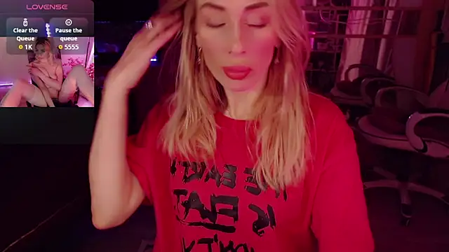 Snapshot of AnnieGOld_ chatting on October 17, 2025, 11:40 pm AnnieGOld online show from October 17, 2025, 11:40 pm