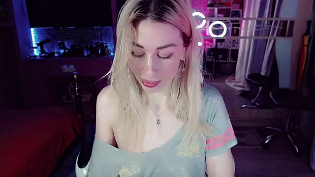 Snapshot of AnnieGOld_ chatting on December 13, 2025, 11:54 pm AnnieGOld online show from December 13, 2025, 11:54 pm