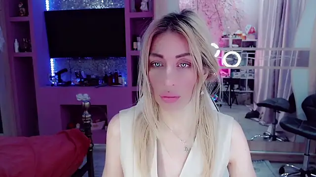 Snapshot of AnnieGOld_ chatting on December 15, 2025, 2:38 am AnnieGOld online show from December 15, 2025, 2:38 am