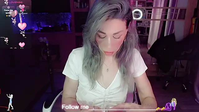 Snapshot of AnnieGOld_ chatting on February 6, 2026, 8:23 pm AnnieGOld online show from February 6, 2026, 8:23 pm