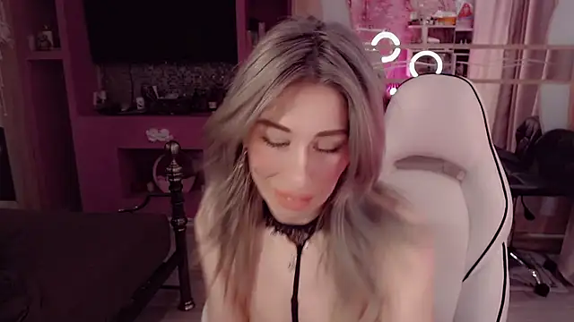 Snapshot of AnnieGOld_ chatting on February 9, 2026, 7:40 pm AnnieGOld online show from February 9, 2026, 7:40 pm