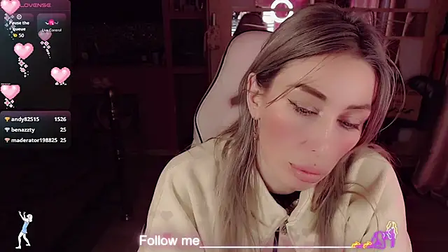 Snapshot of AnnieGOld_ chatting on February 10, 2026, 7:45 am AnnieGOld online show from February 10, 2026, 7:45 am