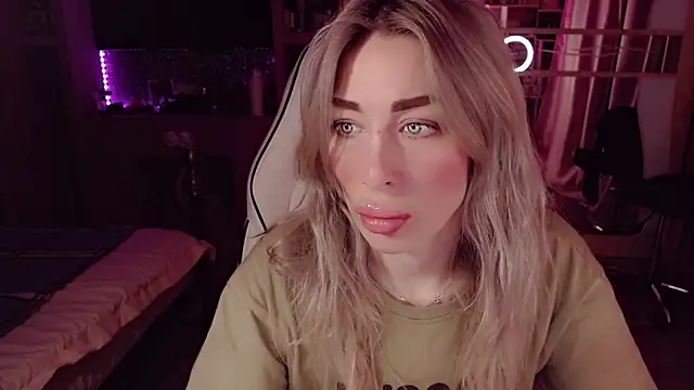 Snapshot of AnnieGOld_ chatting on March 12, 2026, 7:53 pm AnnieGOld online show from March 12, 2026, 7:53 pm