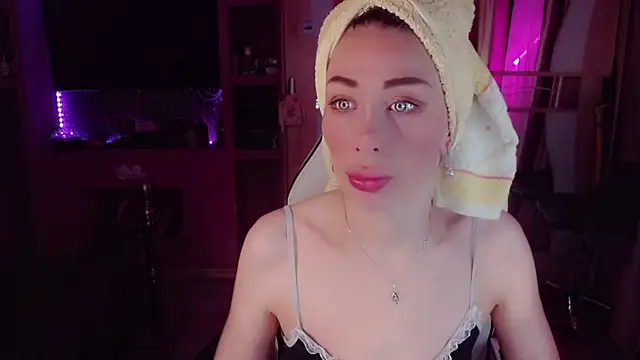 AnnieGOld  online show from May 9, 2026, 10:37 pm
