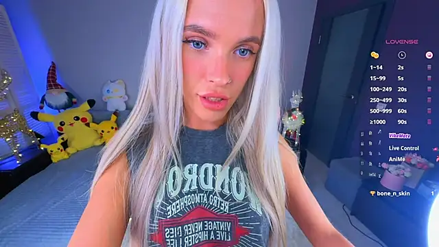 Snapshot of mikkixmeow chatting on January 5, 2025, 10:32 am mikkixmeow online show from January 5, 2025, 10:32 am