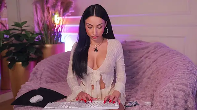 Anais Bloom online show from July 7, 2026, 7:18 pm