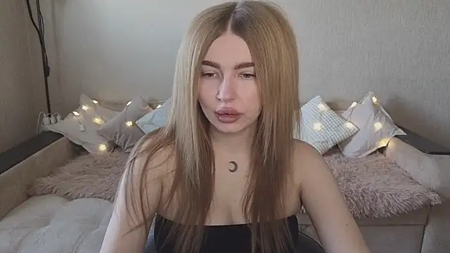 Snapshot of ViolettaLopez chatting on September 21, 2025, 12:07 pm ViolettaLopez online show from September 21, 2025, 12:07 pm