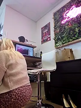 Snapshot of Nathotsexy1 chatting on February 18, 2025, 9:21 am Nathotsexy1 online show from February 18, 2025, 9:21 am