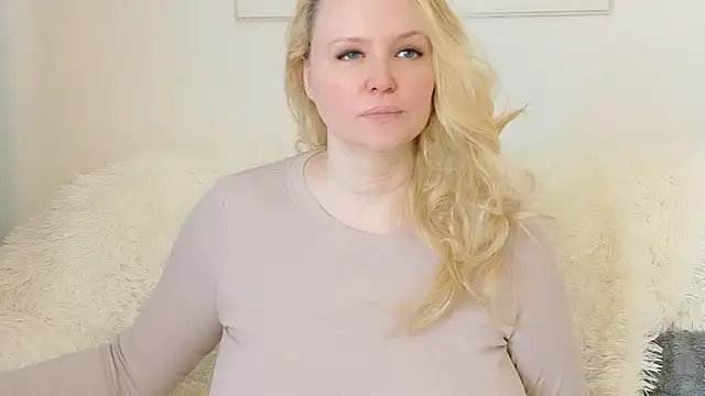 Sarah4you online show from April 26, 2026, 2:37 pm