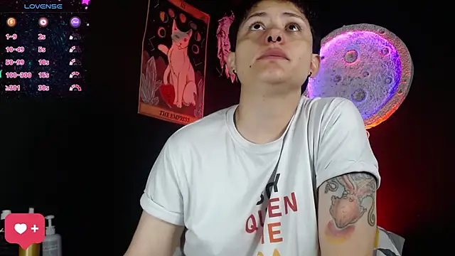 girl intense444 online show from May 17, 2026, 1:29 pm