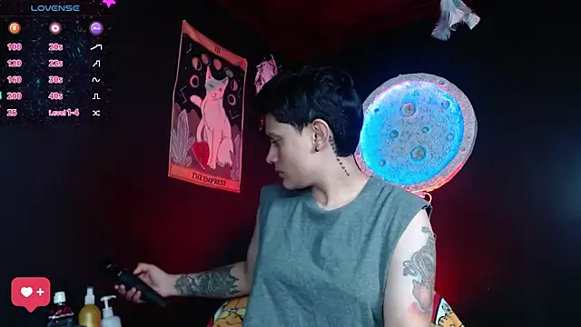 girl intense444 online show from June 18, 2026, 1:48 pm