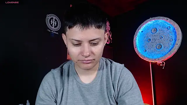 girl intense444 online show from July 17, 2026, 1:40 pm