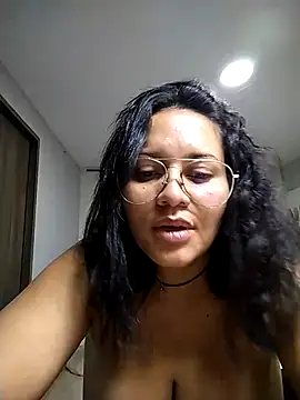 Snapshot of sharon_1 chatting on October 5, 2025, 11:13 pm sharon 1 online show from October 5, 2025, 11:13 pm