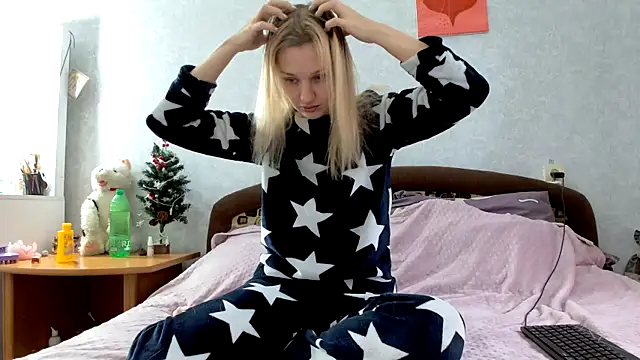 Snapshot of ModelEva chatting on December 9, 2024, 7:50 am ModelEva online show from December 9, 2024, 7:50 am