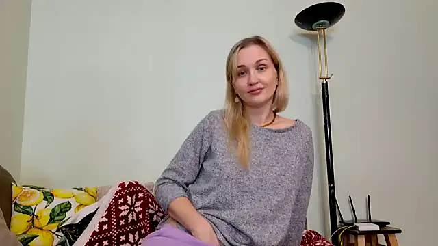 Snapshot of ModelEva chatting on November 30, 2025, 10:30 am ModelEva online show from November 30, 2025, 10:30 am