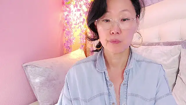Snapshot of Asian_legs chatting on May 4, 2026, 10:11 am Asian legs online show from May 4, 2026, 10:11 am