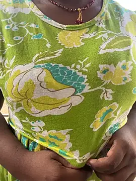 Snapshot of Dhiyapink chatting on February 4, 2025, 12:22 pm Dhiyapink online show from February 4, 2025, 12:22 pm