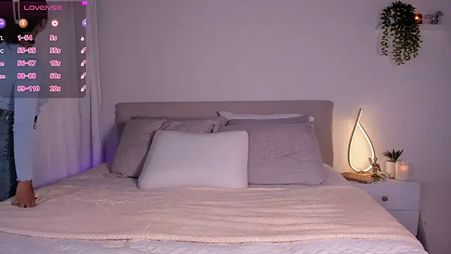 Snapshot of thinysweet chatting on June 11, 2026, 1:20 pm thinysweet online show from June 11, 2026, 1:20 pm