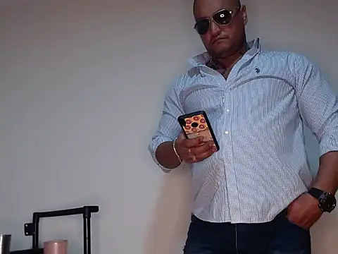 Snapshot of hardrock982 chatting on October 6, 2025, 1:52 pm hardrock982 online show from October 6, 2025, 1:52 pm