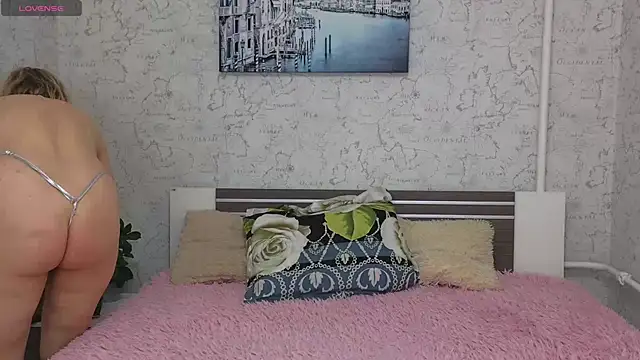 Snapshot of Lady_Murenza chatting on March 13, 2025, 7:28 pm Lady Murenza online show from March 13, 2025, 7:28 pm