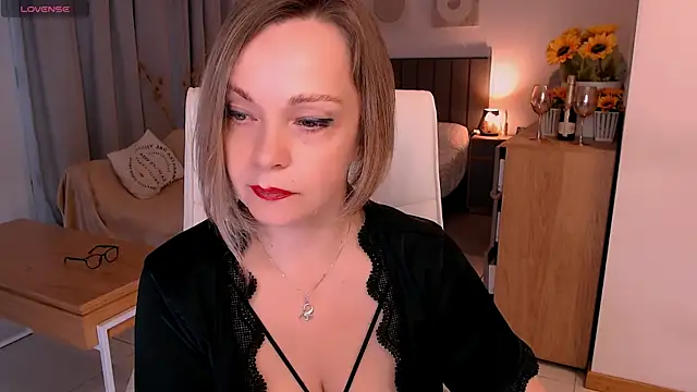 Snapshot of Tilly_Eliot chatting on July 22, 2026, 8:22 pm Tilly Eliot online show from July 22, 2026, 8:22 pm