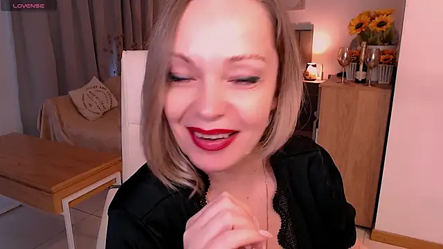 Snapshot of Tilly_Eliot chatting on July 27, 2026, 8:38 pm Tilly Eliot online show from July 27, 2026, 8:38 pm