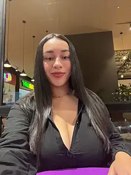 Snapshot of Roseechannel chatting on December 17, 2025, 12:05 am Roseechannel online show from December 17, 2025, 12:05 am