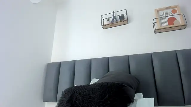 MaraOwen  online show from May 16, 2026, 12:15 pm