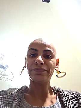 Snapshot of hotSANDRA_STARR chatting on October 6, 2025, 10:02 am hotSANDRA STARR online show from October 6, 2025, 10:02 am