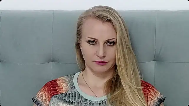 Snapshot of K__Adrienne chatting on December 8, 2024, 9:35 am K Adrienne online show from December 8, 2024, 9:35 am