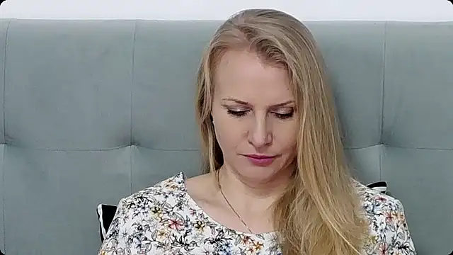 Snapshot of K__Adrienne chatting on January 27, 2025, 6:19 am K Adrienne online show from January 27, 2025, 6:19 am