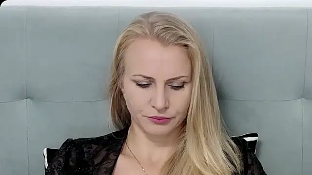 Snapshot of K__Adrienne chatting on September 18, 2025, 4:58 am K Adrienne online show from September 18, 2025, 4:58 am