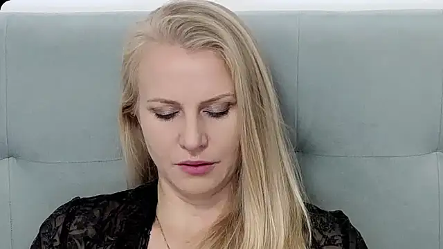 Snapshot of K__Adrienne chatting on October 4, 2025, 5:49 am K Adrienne online show from October 4, 2025, 5:49 am