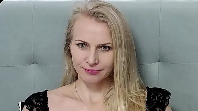 Snapshot of K__Adrienne chatting on November 7, 2025, 8:14 am K Adrienne online show from November 7, 2025, 8:14 am