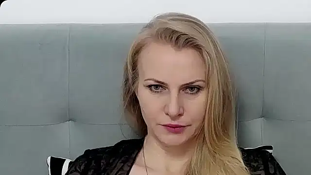 Snapshot of K__Adrienne chatting on January 17, 2026, 6:18 am K Adrienne online show from January 17, 2026, 6:18 am