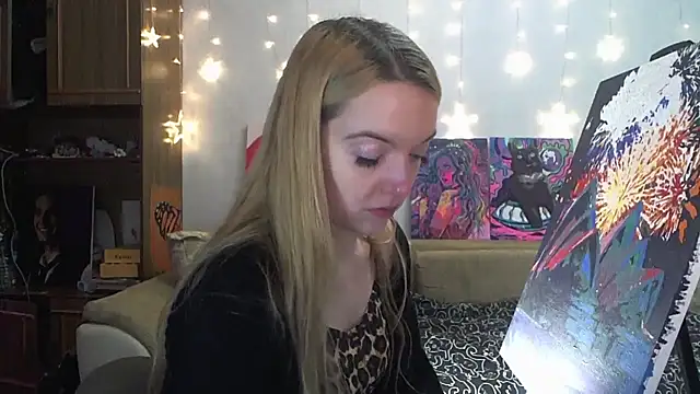 Snapshot of SecretSophia chatting on December 13, 2024, 9:30 pm SecretSophia online show from December 13, 2024, 9:30 pm