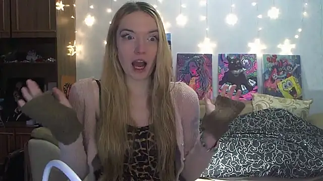 Snapshot of SecretSophia chatting on January 8, 2025, 1:31 pm SecretSophia online show from January 8, 2025, 1:31 pm