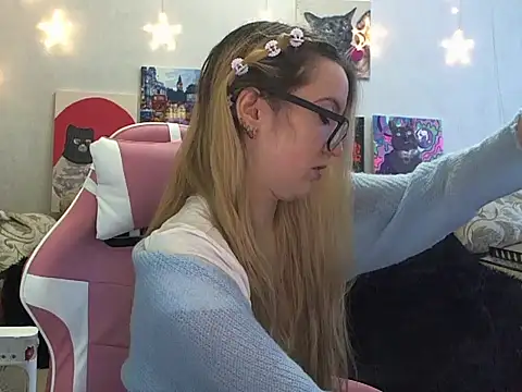 Snapshot of SecretSophia chatting on October 21, 2025, 11:22 am SecretSophia online show from October 21, 2025, 11:22 am